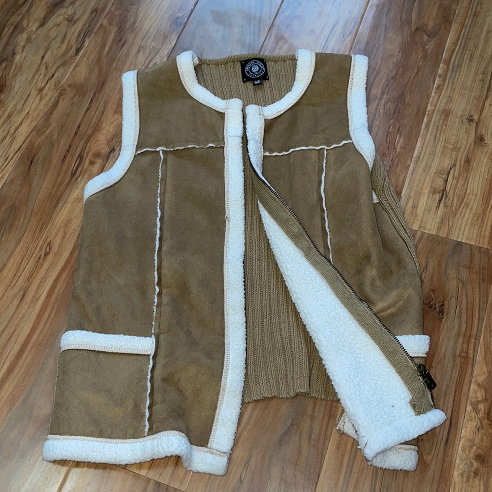 Carolyn Taylor sz large faux suede vest